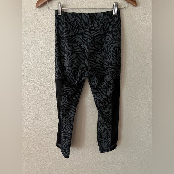 Lululemon Hot To Street Crop Leggings - Biggie Brushed Animal Coal Black 4 - Picture 5 of 8